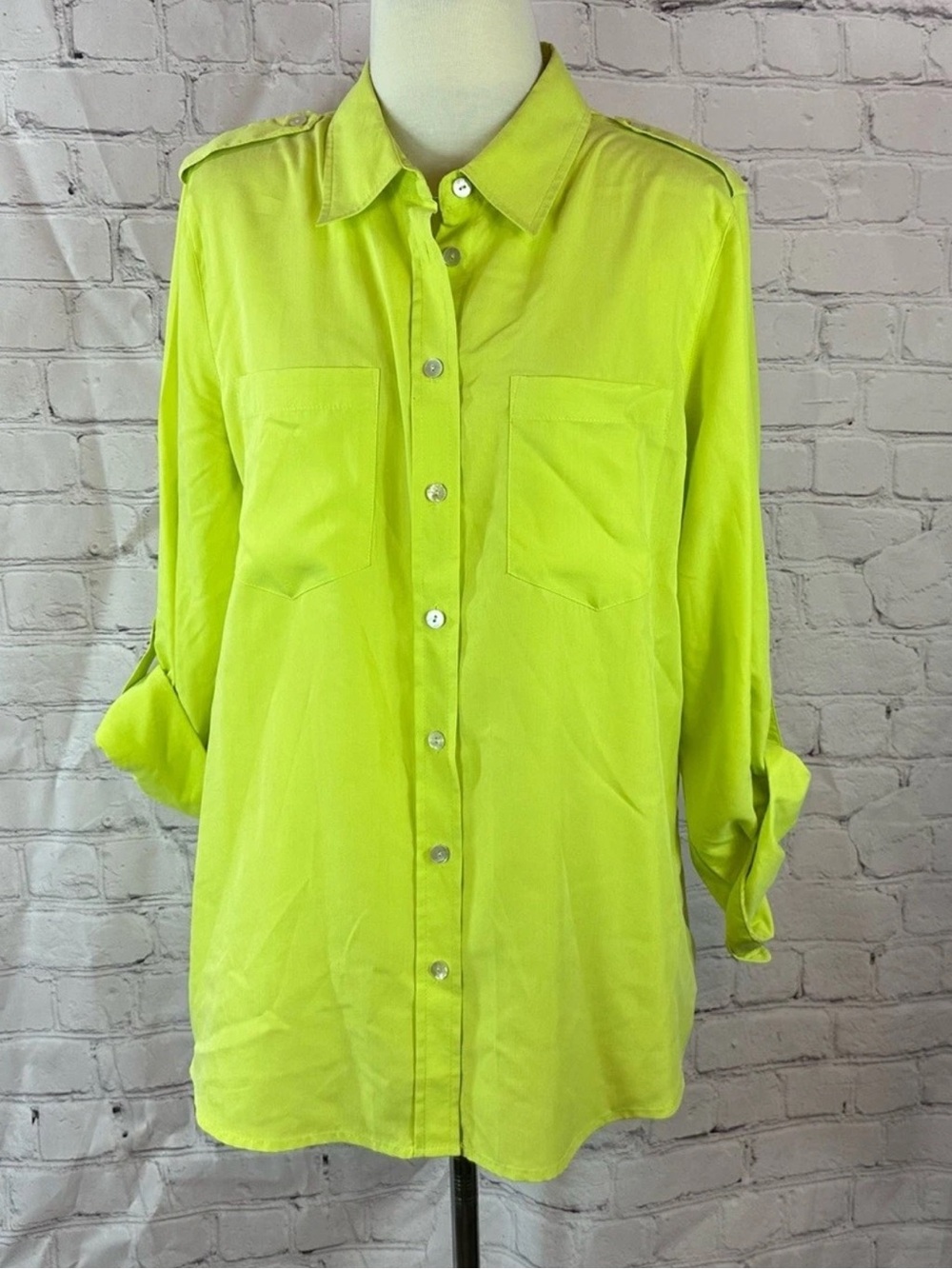 Chico’s women Chartreuse tunic buttons up shirt  size 2/L coastal summer casual